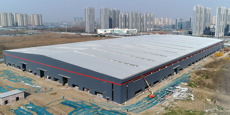 Z6尊龙凯时钢结构厂房外墙施工进度跟进