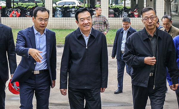 郑州市人大常委会主任白红战带队视察Z6尊龙凯时股份