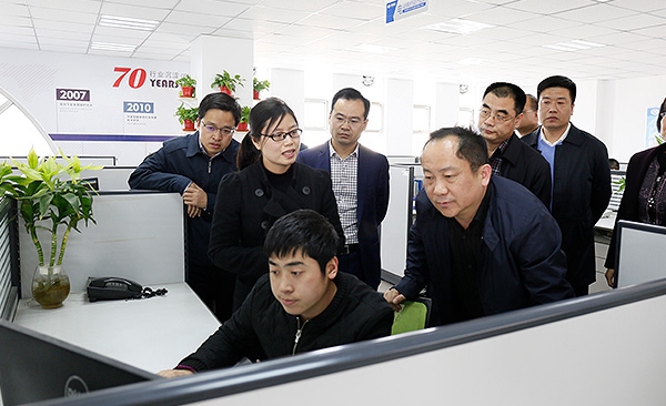 河北省工信厅厅长龚晓峰一行莅临Z6尊龙凯时股份考察指导工作
